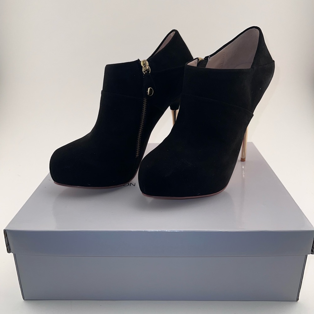 BNIB Obsession Rules Casi Black Suede Platform Bootie Size 8.5